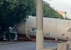 Carreta não consegue atravessar a tempo e é colidida por Trem na travessia da linha férrea em Paraíba do Sul