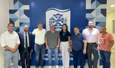 Prefeito Aluísio d'Elias recebe senador Carlos Portinho em Quatis