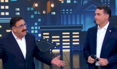 Ao lado de Flávio Bolsonaro, Ratinho defende SBT de críticas por evento com presença de Lula