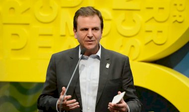 Pré-candidato a governador, Paes renuncia e Cavaliere assume a Prefeitura