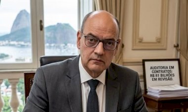 Faxina no Palácio Guanabara: Ricardo Couto corta