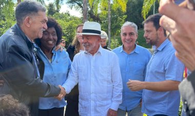 Levy Gasparian recebeu das mãos do presidente Lula uma Van e um Ônibus zero quilômetro para reforçar a saúde gaspariense na manhã deste sábado