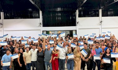 Prefeito Julio Canelinha participa da formatura da segunda turma do Qualifica Jovem