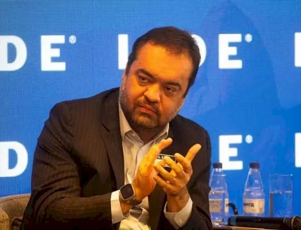 Três dias após renunciar, Cláudio Castro solicitou R$ 142 mil em indenização por ferias.