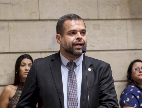 Prefeitura manda reutilizar seringa enquanto banca show de R$ 15 milhões no Rio