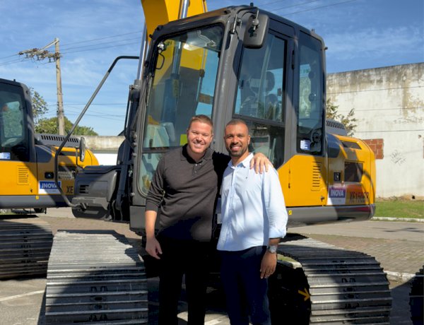 Prefeito Júlio Canelinha conquista mais uma máquina para impulsionar o desenvolvimento de Paraíba do Sul