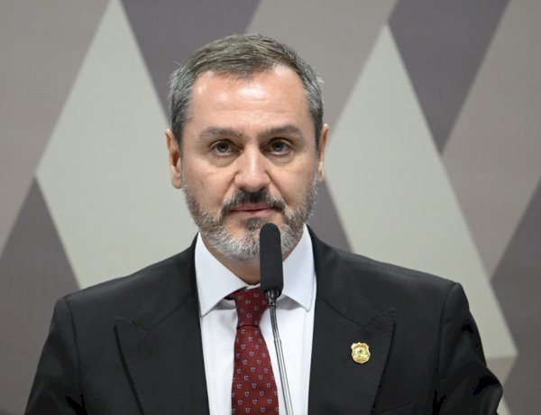 2ª Turma do STF forma maioria para afastar diretor da PF; Gilmar pede vista