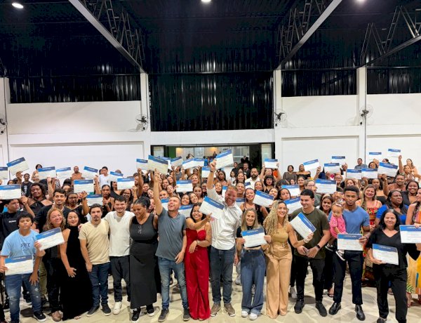 Prefeito Julio Canelinha participa da formatura da segunda turma do Qualifica Jovem