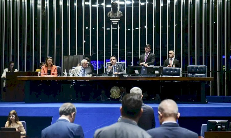 Senado aprova PEC do corte de gastos e restrição do PIS/Pasep