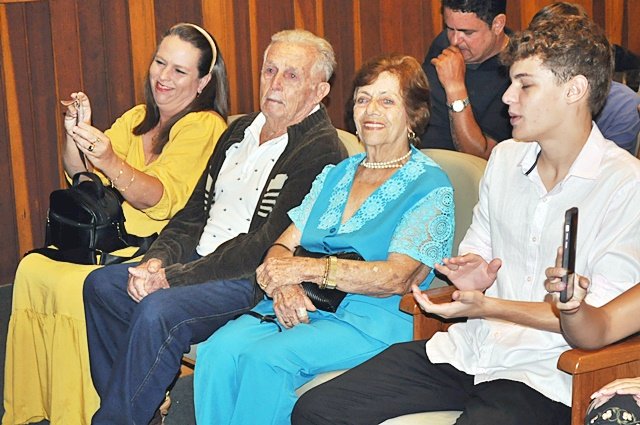 Breninho e Marcela são reconduzidos ao segundo mandato com a maior votação da história já vista na cidade.
