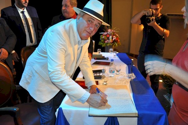 Breninho e Marcela são reconduzidos ao segundo mandato com a maior votação da história já vista na cidade.