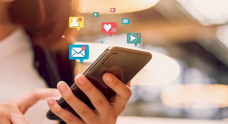 Decreto presidencial regulamenta restrição de uso de celular por estudantes nas escolas