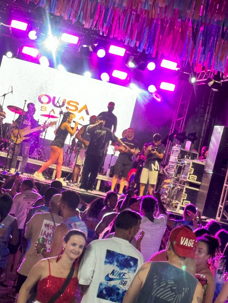 Foliões curtem o Carnaval de Santana do Deserto