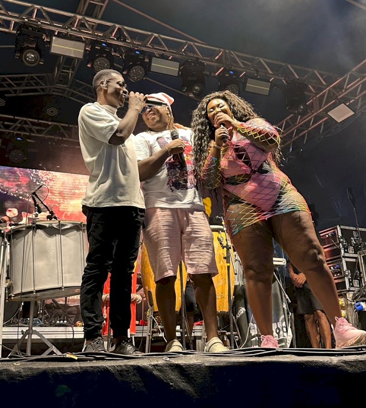 Foliões curtem o Carnaval de Santana do Deserto