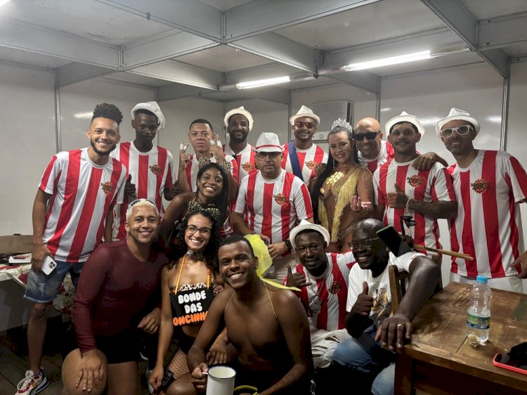 Foliões curtem o Carnaval de Santana do Deserto