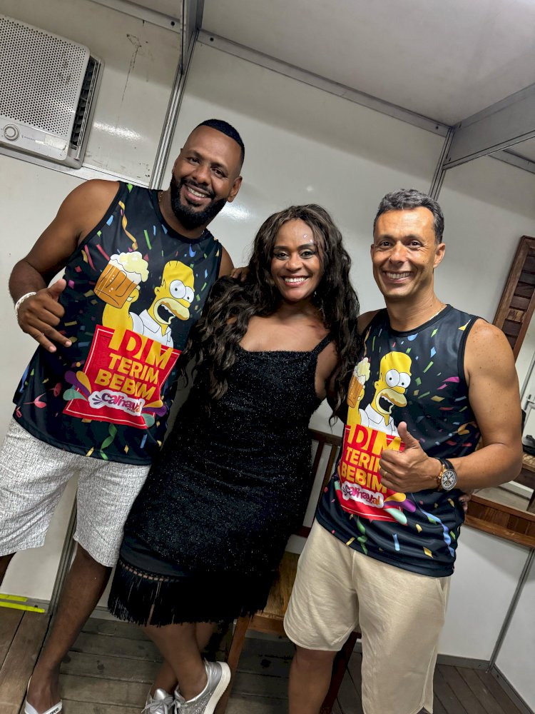 Foliões curtem o Carnaval de Santana do Deserto