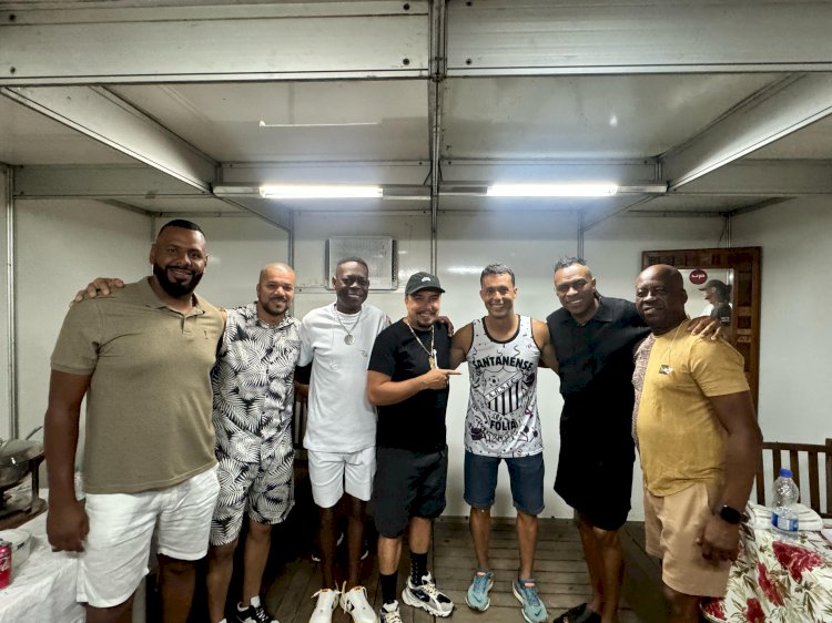 Foliões curtem o Carnaval de Santana do Deserto