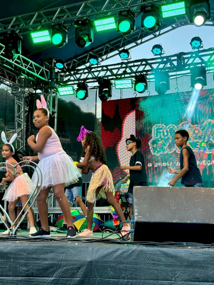 Foliões curtem o Carnaval de Santana do Deserto