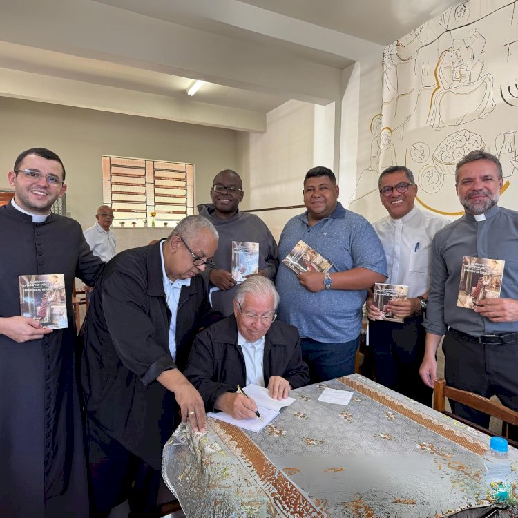 Padre Geraldo lança o livro, Sacerdote Antes e Pós-Concílio - Vaticano II Servindo ao Senhor