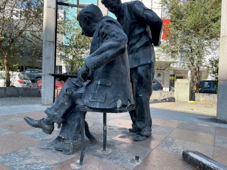 Monumento a Noel Rosa em Vila Isabel será retirado após novos furtos