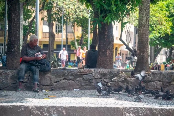 Das 300 mil pessoas em situação de rua no Brasil, 45 mil “moram” no Rio de Janeiro