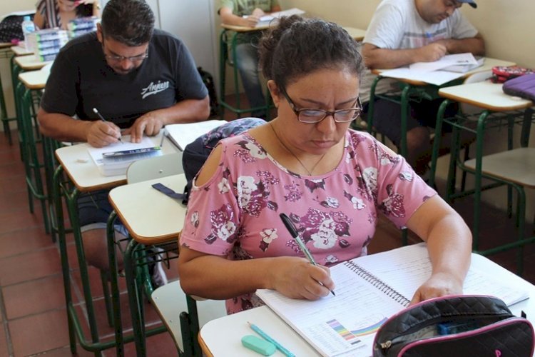 Brasil atinge, em 2025, a menor taxa de analfabetismo do país desde 2016, início da série histórica