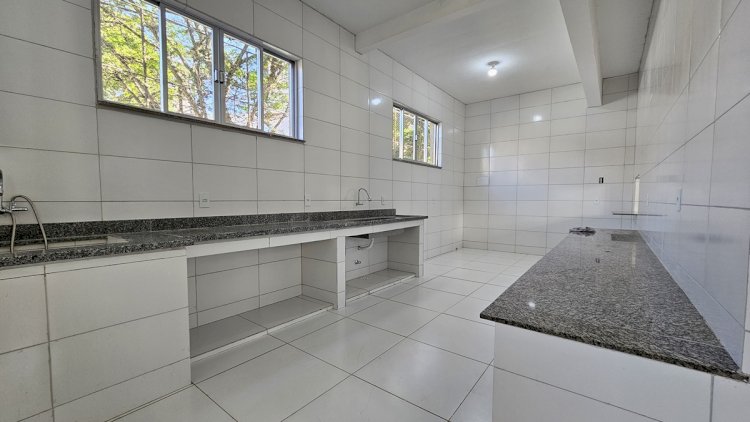Prefeitura de Três Rios avança nas obras da Escola Municipal Américo Silva com construção de nova cozinha e refeitório