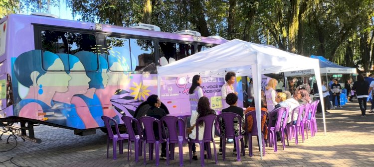 Ônibus Lilás leva conscientização, acolhimento e diversos serviços à população em Paraíba do Sul