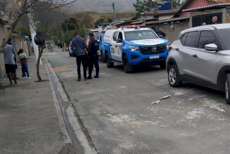 Polícia Militar prende dois homens e apreende duas armas e drogas durante ação no Habitat, em Três Rios