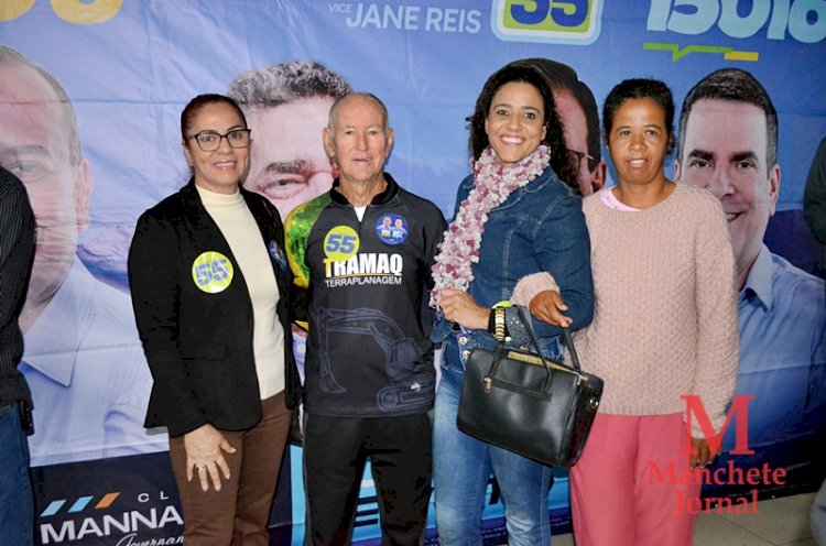 Mesmo com chuva e frio, uma multidão comparece ao Atlético Clube Operário para prestigiar os candidatos do Prefeito Cláudio Mannarino.