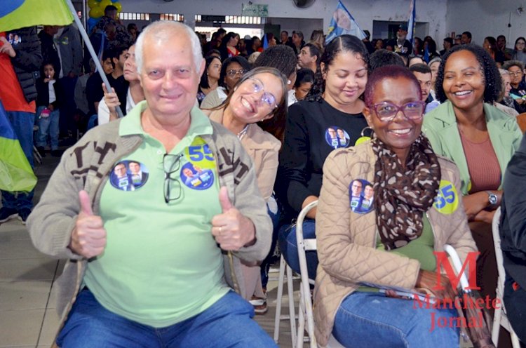 Mesmo com chuva e frio, uma multidão comparece ao Atlético Clube Operário para prestigiar os candidatos do Prefeito Cláudio Mannarino.