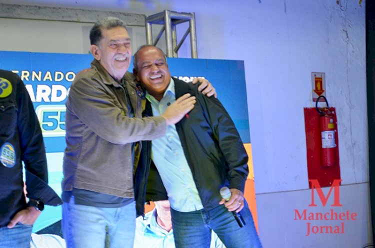 Mesmo com chuva e frio, uma multidão comparece ao Atlético Clube Operário para prestigiar os candidatos do Prefeito Cláudio Mannarino.