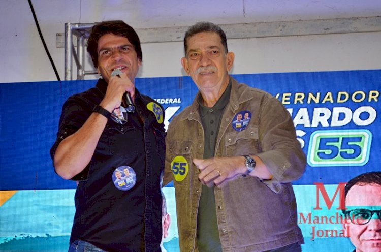 Mesmo com chuva e frio, uma multidão comparece ao Atlético Clube Operário para prestigiar os candidatos do Prefeito Cláudio Mannarino.