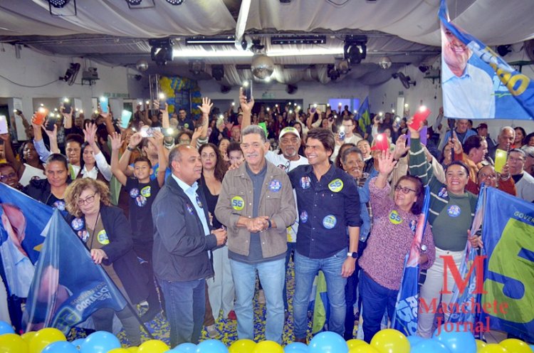 Mesmo com chuva e frio, uma multidão comparece ao Atlético Clube Operário para prestigiar os candidatos do Prefeito Cláudio Mannarino.