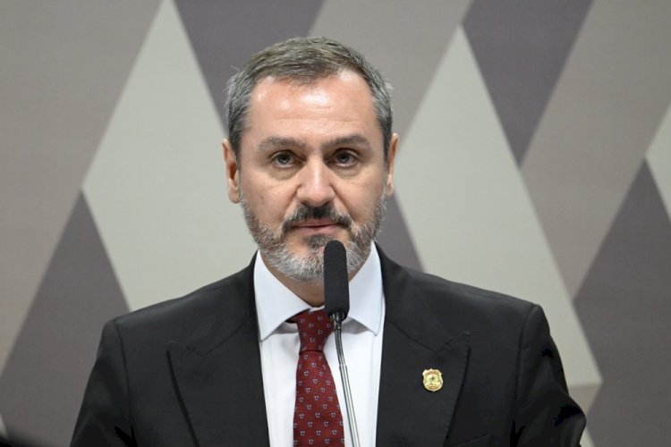 2ª Turma do STF forma maioria para afastar diretor da PF; Gilmar pede vista